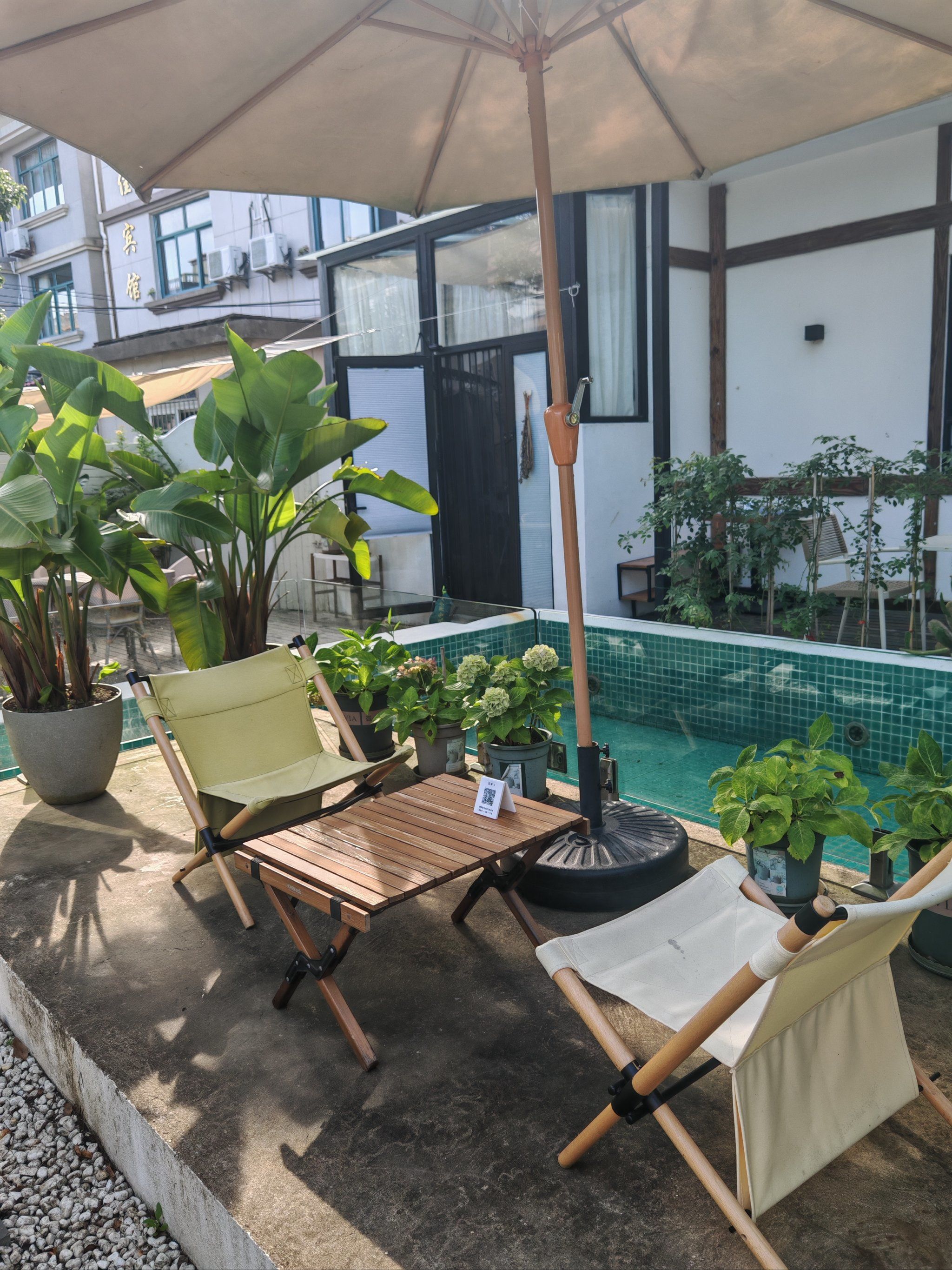 在嵊泗本岛的一家地中海风格的民宿家咖啡店