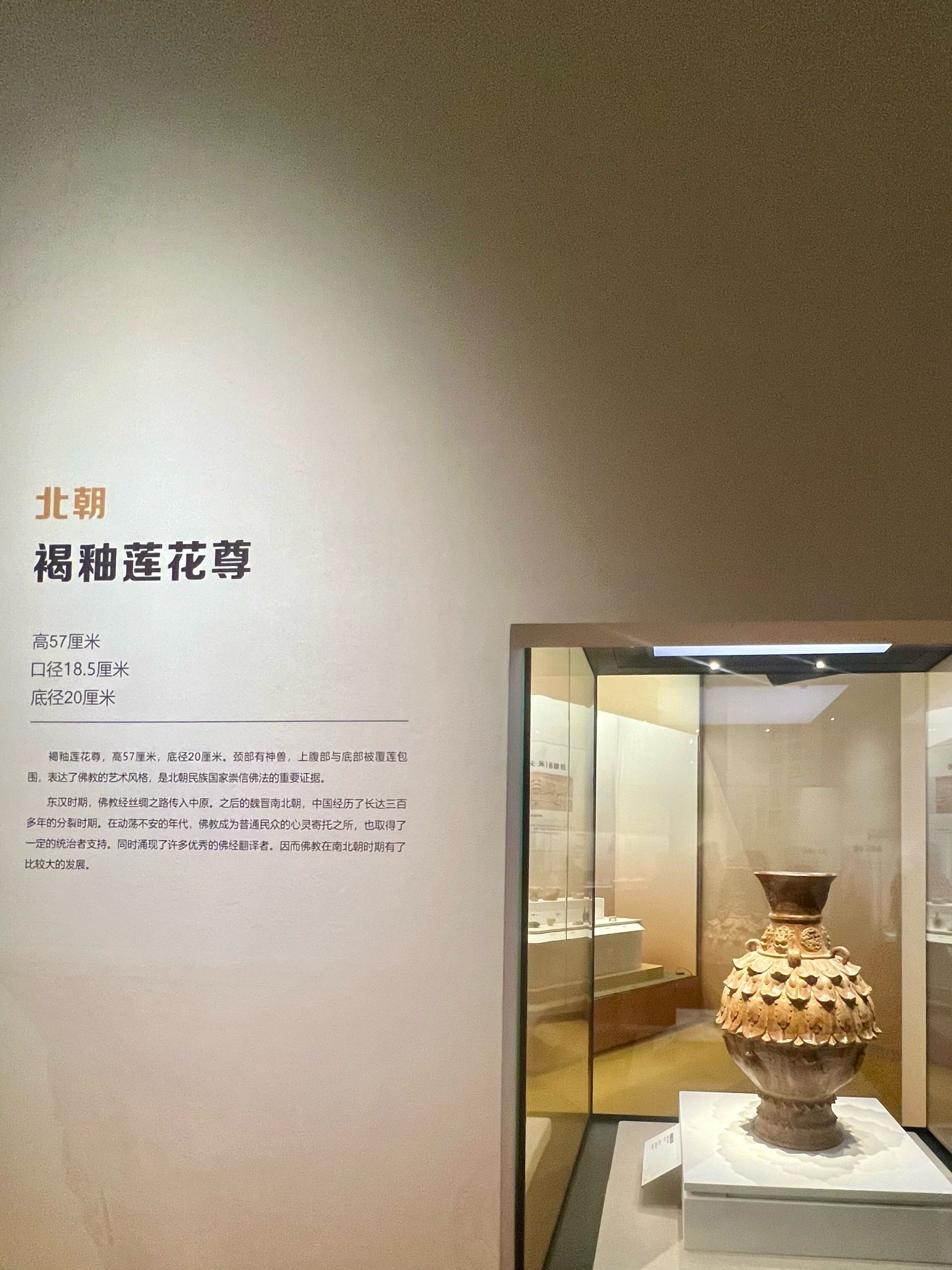 杭州萧山湘湖上曾经有座跨湖桥,萧山跨湖桥遗址博物馆正是在原址上原