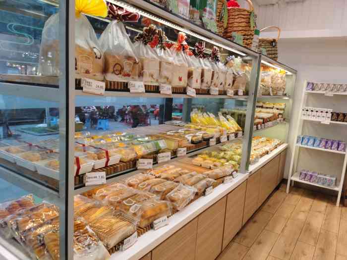 打分 沁园面包一直都是吃他们家的,面包种类丰富,还有减肥必备的小麦