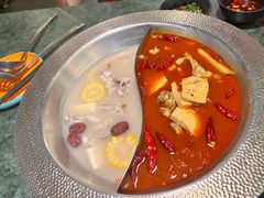 大骨汤拼麻辣汤-麻田会 ·牛蛙火锅(珠江新城维家思广场店)