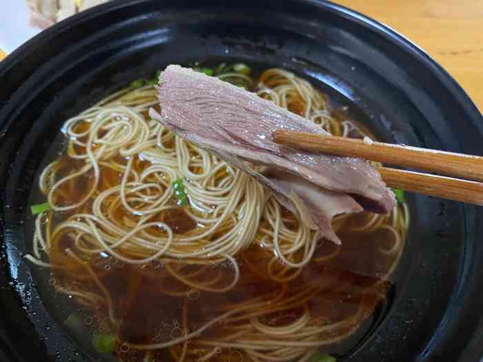 忠忠爊鸭面馆-"吃奥鸭面一直在这家吃的,我们一直吃白烧的.