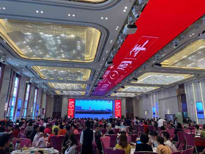 圣丰盛宴酒家-"母亲节用手机排号到现场还要等一个小时,幸.