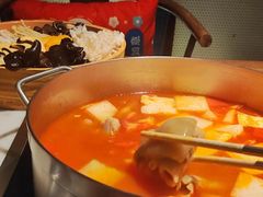 -尚尚仙·酸汤猪手·猪肚鸡火锅(华联万柳购物中心店)