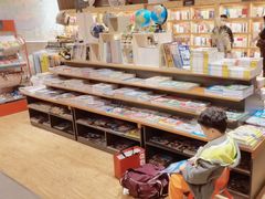 -新华里咖啡书吧(新华书店小寨店)
