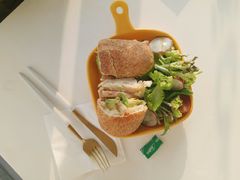 鳄梨鸡肉三明治-五进制 Coffee Shop