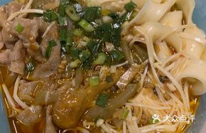 Golden Soup Beef Noodles