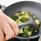 鸡枞菌炒西兰花