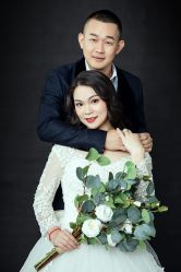 -现代经典婚纱摄影