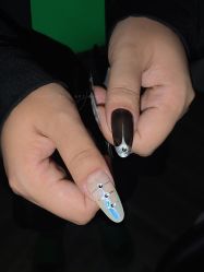 -花岐款式专研健康美甲沙龙