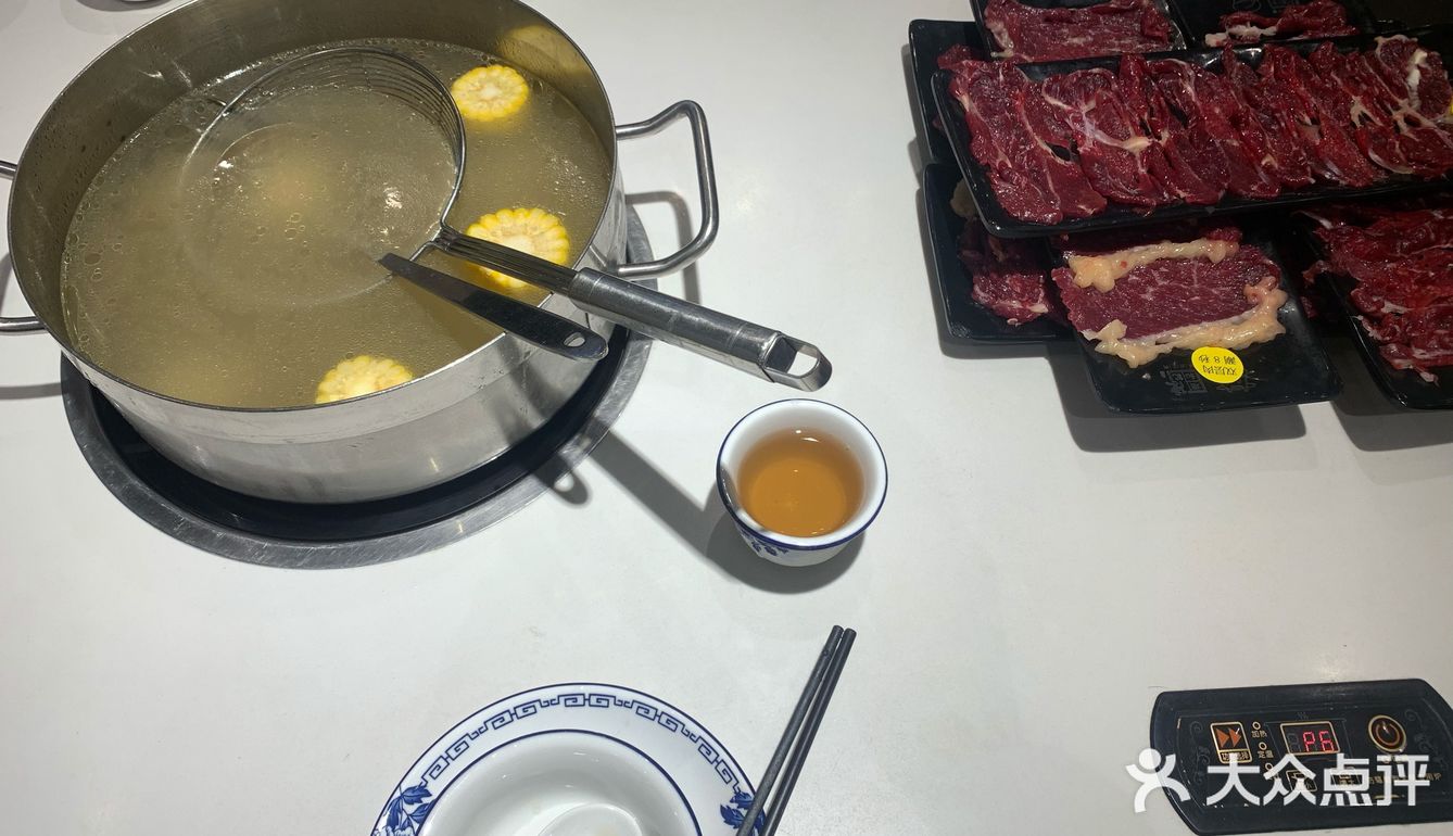 牛肉火锅# 我们今晚又来了吃货的我们，去哪里都是吃