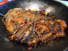 锅烧深海碟鱼头-大份-开海·红岛海鲜虾水饺(石老人店)