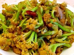 菜花炒肉-满堂春特色餐馆