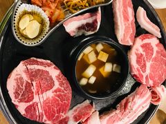 -江南猪肉商会无限续吃(弘大店)