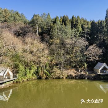 那么山水谷餐厅绝对是一个不容错过的好去处。山谷餐厅