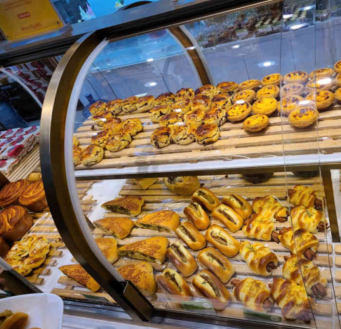 慢城烘焙·蛋糕(营口道店)-"这家店在号外的底商,招牌比较醒目.