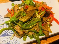 彝家手撕美人椒牛肉-云海肴汽锅鸡·云南小炒(天津国金汇店)