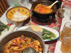 -刘姐啤酒鱼民族演艺餐厅(西街总店)