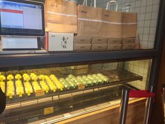 面包甜点陈列柜-鲍师傅糕点(江苏路店)