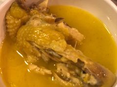 浓厚原只鸡煲花胶汤-鲜入围煮花胶鸡海鲜火锅