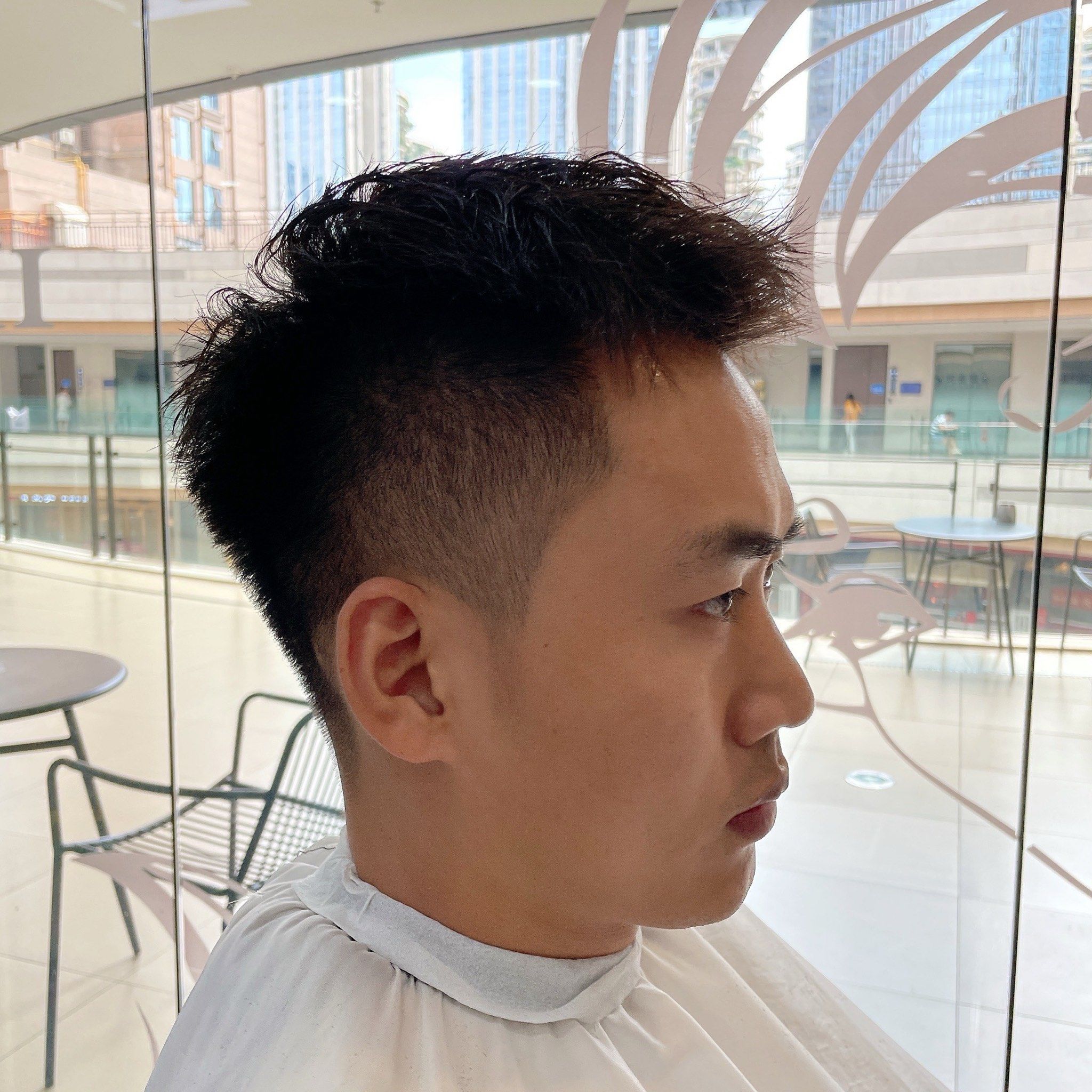 男士短发➕钢夹烫
一款精致干练的男士发型
简单好打理的男士