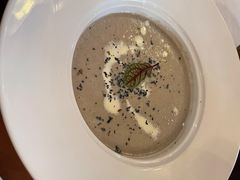 黑松露奶油蘑菇汤-Golden Lily河内巴黎法越料理餐厅(建国西路店)