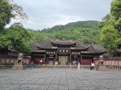 -峨眉山报国寺