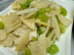 青椒炒甜笋-蔼若春.传承云南菜(金碧公园店)