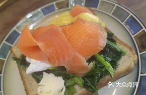 Salmon Benedict