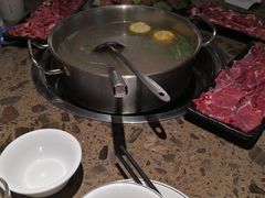 -悦牧·酸汤牛肉火锅(沃尔玛店)