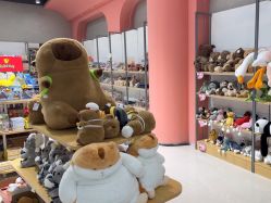 -卡通派潮品玩具折扣仓(青岛新城吾悦广场店)