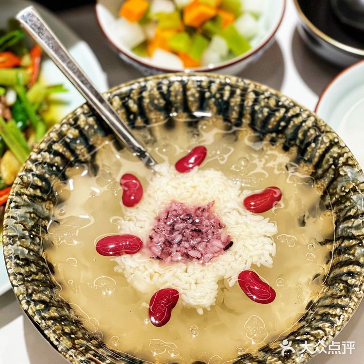 上海首家“瑰瘾食水煮鱼”热辣来袭