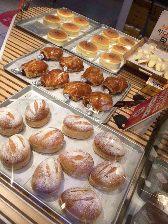 丽驰烘焙(新业广场店)-"经常吃的一家面包店,个别口味真不错.