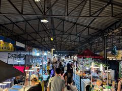 -席娜卡琳火车铁道夜市