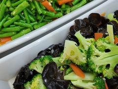 -哈尔滨小酒馆·鲜肉现穿自助烧烤(康新花园店)
