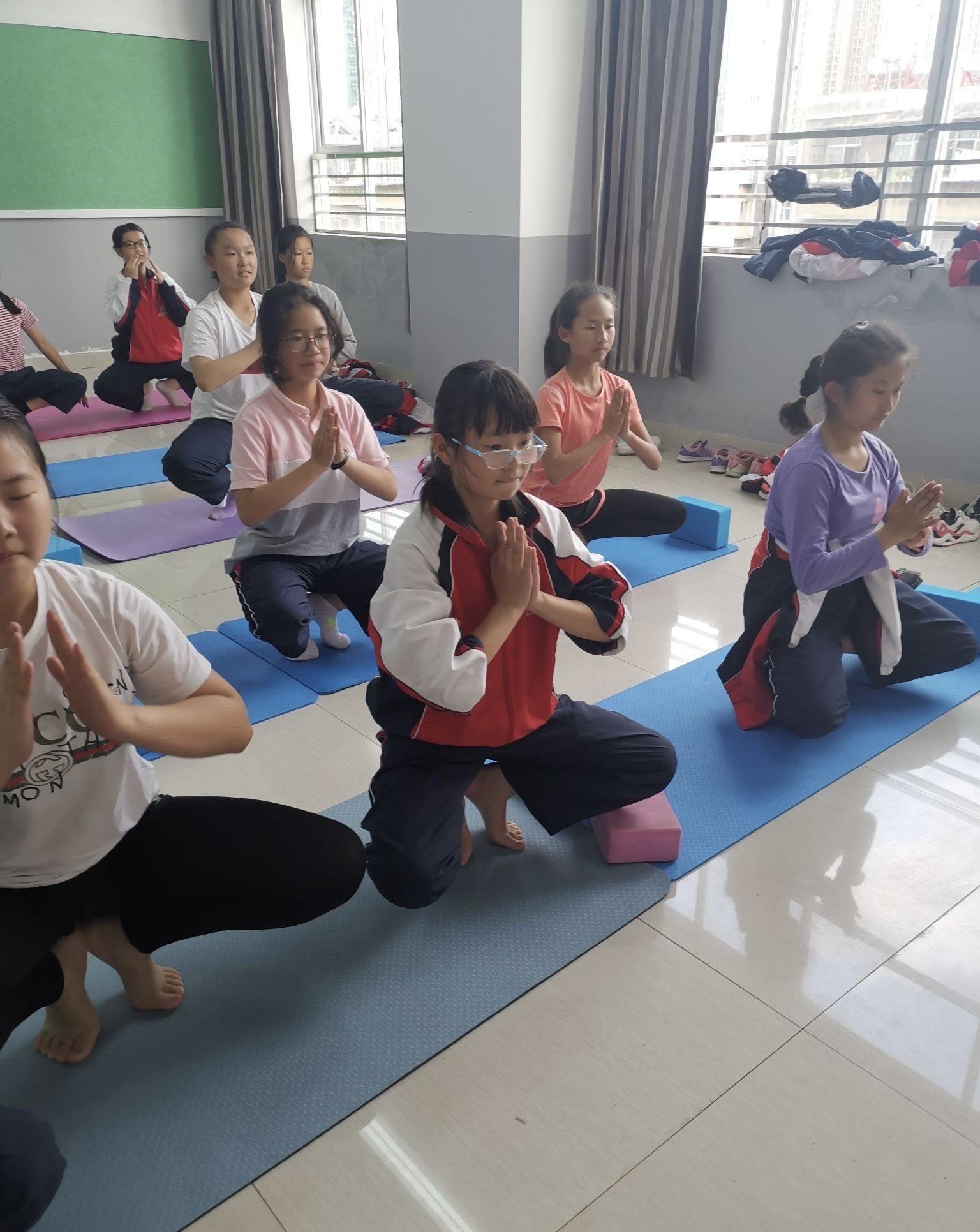 体能课 
关注祖国的未来,关注青少年体态健康
走进校园助力宝贝