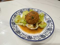 鸭蛋黄狮子头-春水锅贴·传统鲁菜(大明湖店)