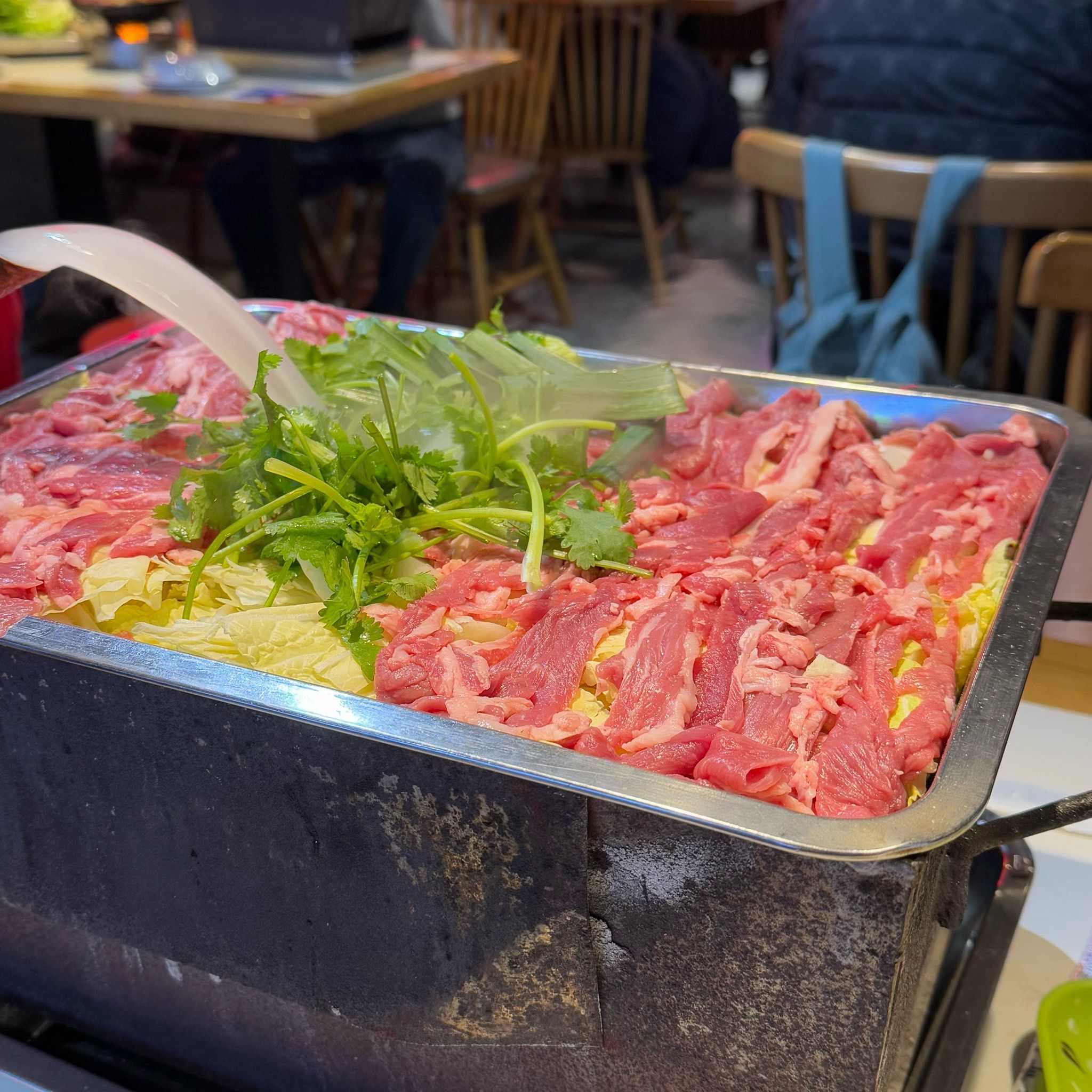 冬天来上一盘碳锅羊肉 幸福满满