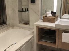 -上海漕河泾万丽酒店