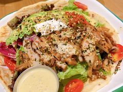 照烧鸡肉配牛油果拉法沙拉-HELLO 27 意面·沙拉·帕尼尼