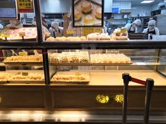 面包甜点陈列柜-鲍师傅糕点(江苏路店)