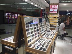 -美式眼镜·授权蔡司.依视路.尼康.豪雅.明月(人民广场店)