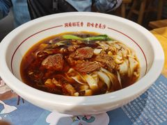 招牌红烧牛肉米粉-呷佬·长沙手工米粉(金沙江路店)