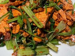 荆芥烧地锅豆腐-阿五黄河大鲤鱼(纬三路店)