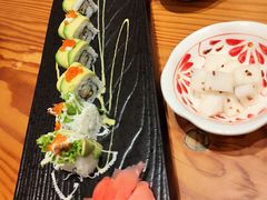 牛油果炸虾寿司卷-吟松日式料理(莘庄店)