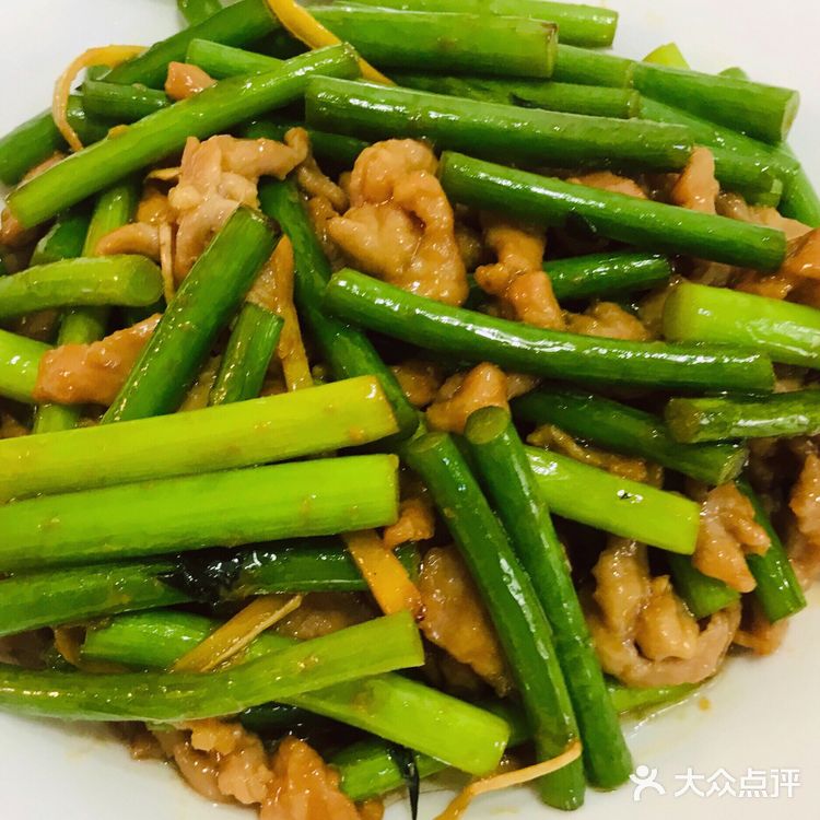 我家年菜之蒜苔炒肉，美味可口颜值高！