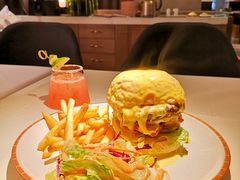 瀑布芝士牛肉汉堡-阿妮叶李(光谷世界城店)