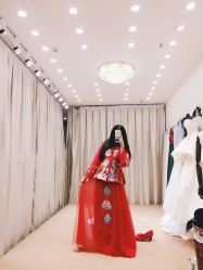 -觅白婚纱礼服馆