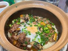 窝蛋牛肉黄鳝饭-红星光发煲仔饭(文海店)