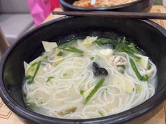 -花馬肆.云南过桥米线(汉神购物广场现场熬汤店)