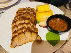 传统烤猪颈肉配酸甜酱-美奈小馆·东南亚菜(福田星河COCO Park店)